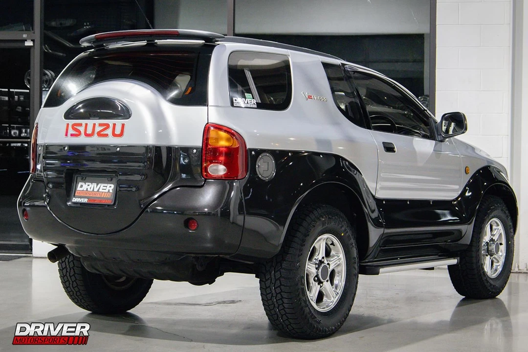 1999 Isuzu VehiCROSS - Image 10 of 25