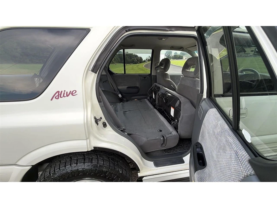 1999 Isuzu Rodeo - Image 16 of 30