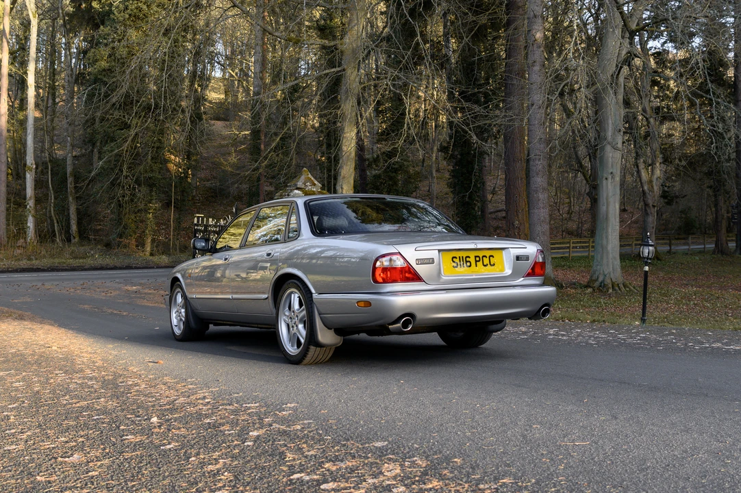 1999 Jaguar X308 XJR - Image 17 of 31