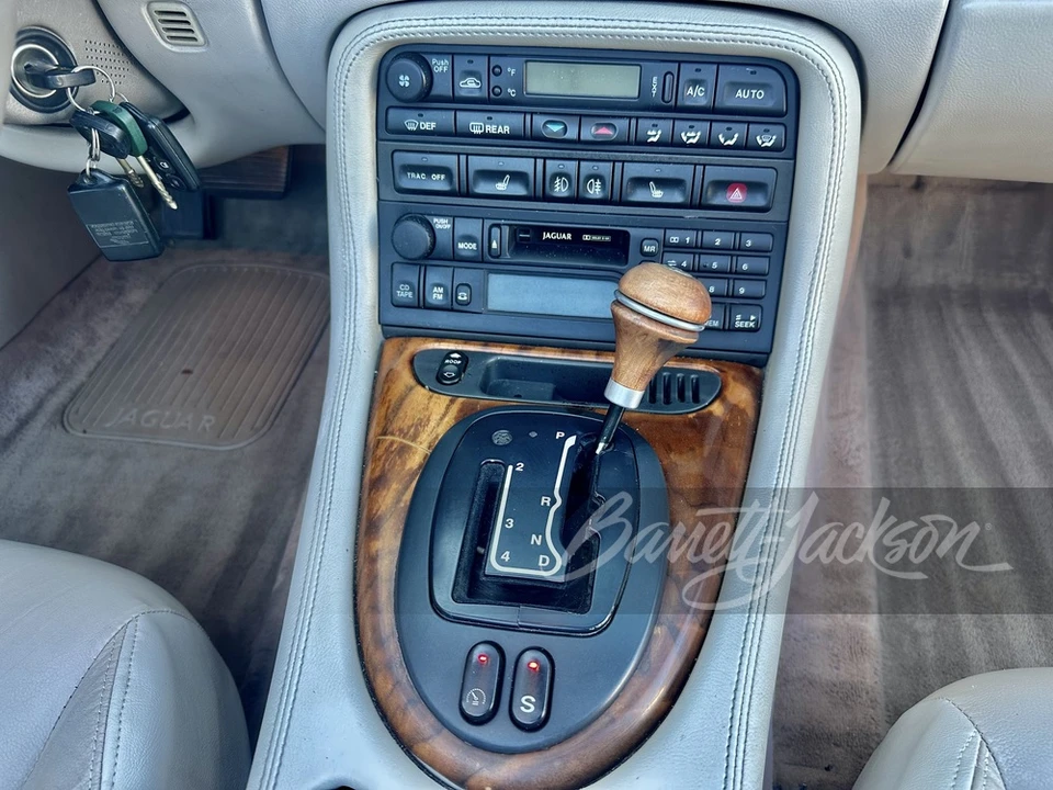 1999 Jaguar X100 XK8 - Image 7 of 24