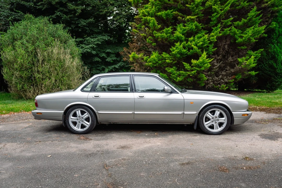 1999 Jaguar X308 XJR - Image 9 of 30