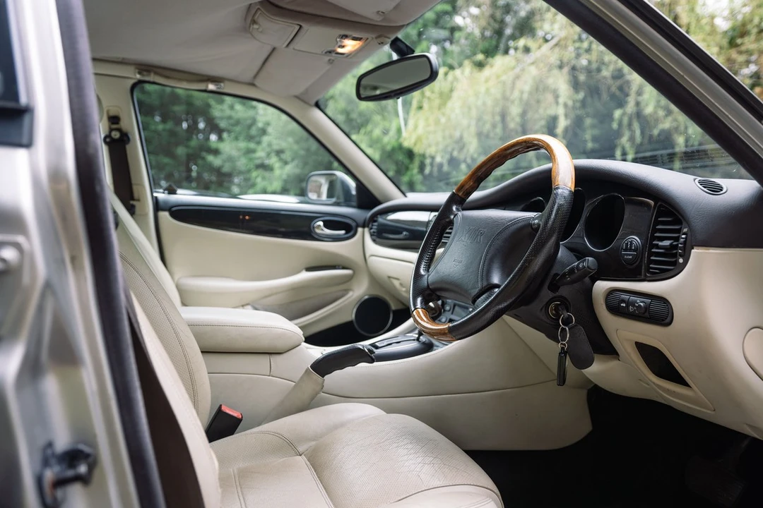 1999 Jaguar X308 XJR - Image 27 of 30