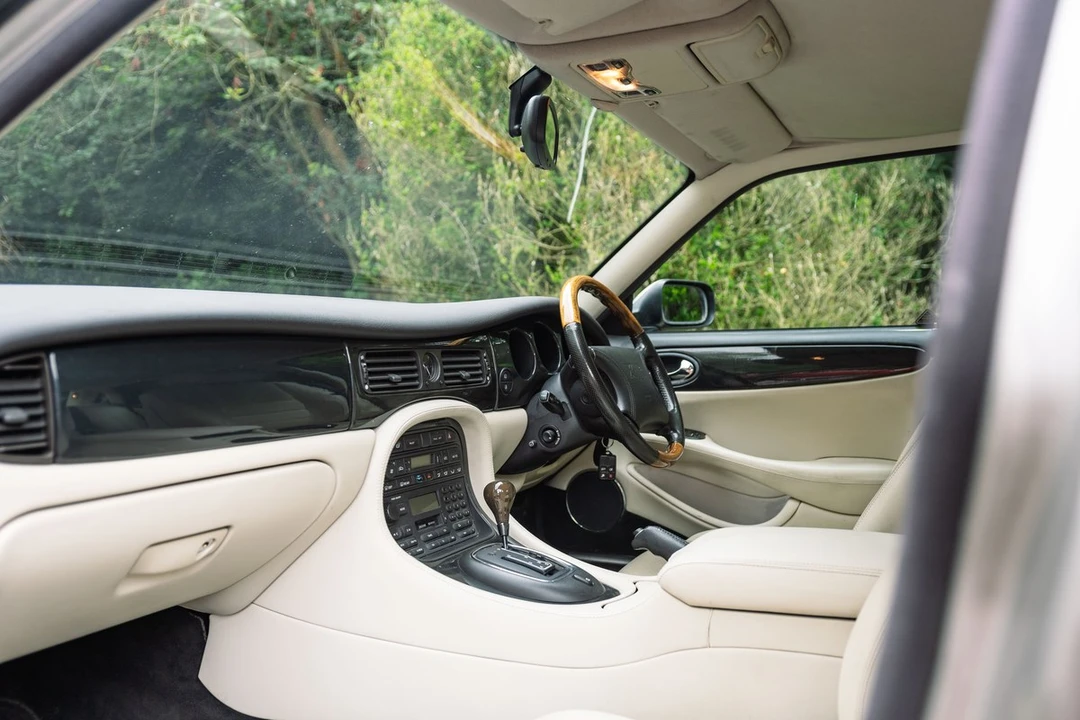 1999 Jaguar X308 XJR - Image 28 of 30
