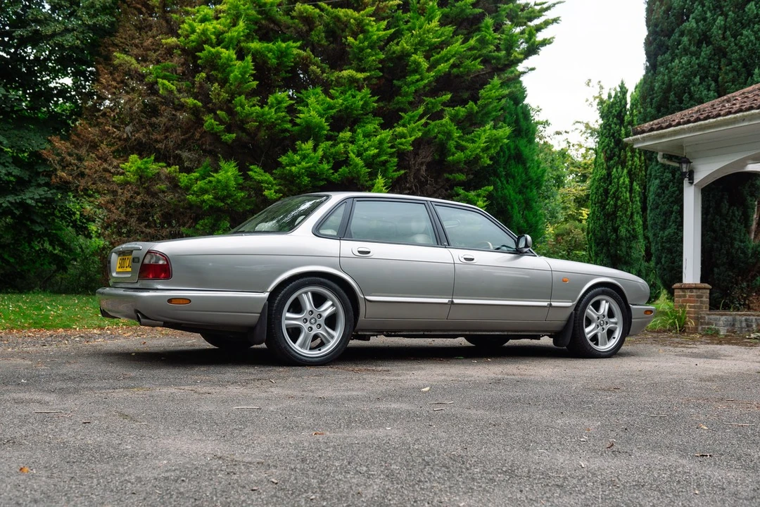 1999 Jaguar X308 XJR - Image 19 of 30