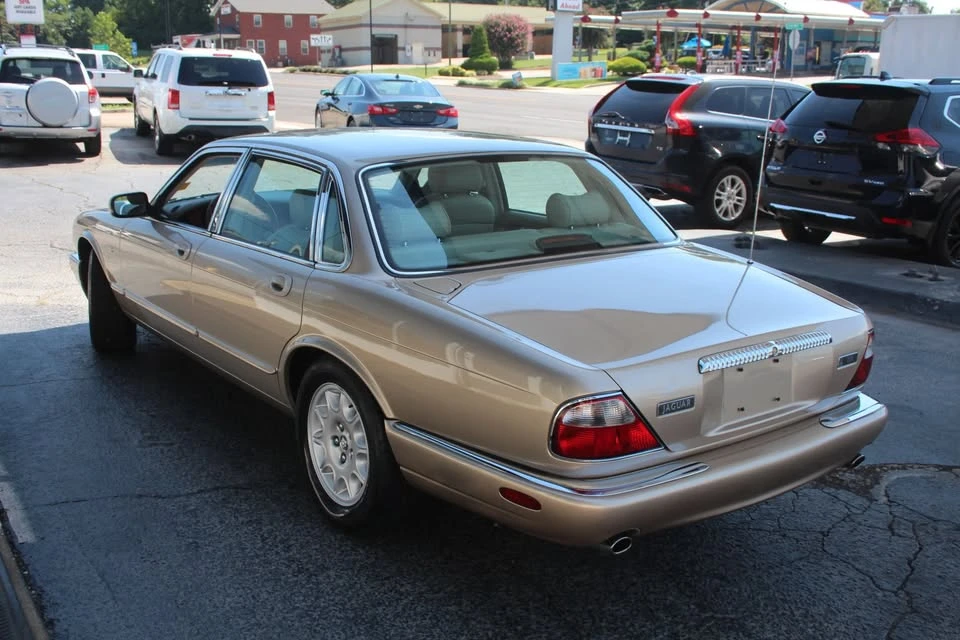 1999 Jaguar X308 XJ - Image 3 of 16