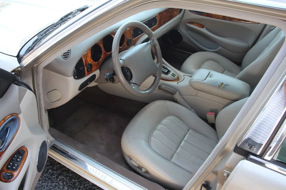 1999 Jaguar X308 XJ - Image 8 of 16