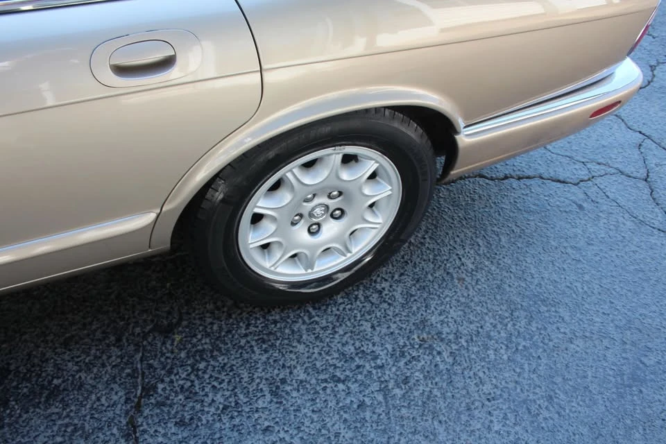 1999 Jaguar X308 XJ - Image 11 of 16