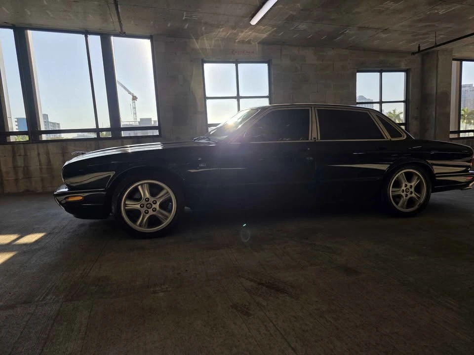 1999 Jaguar X308 XJR - Image 2 of 14