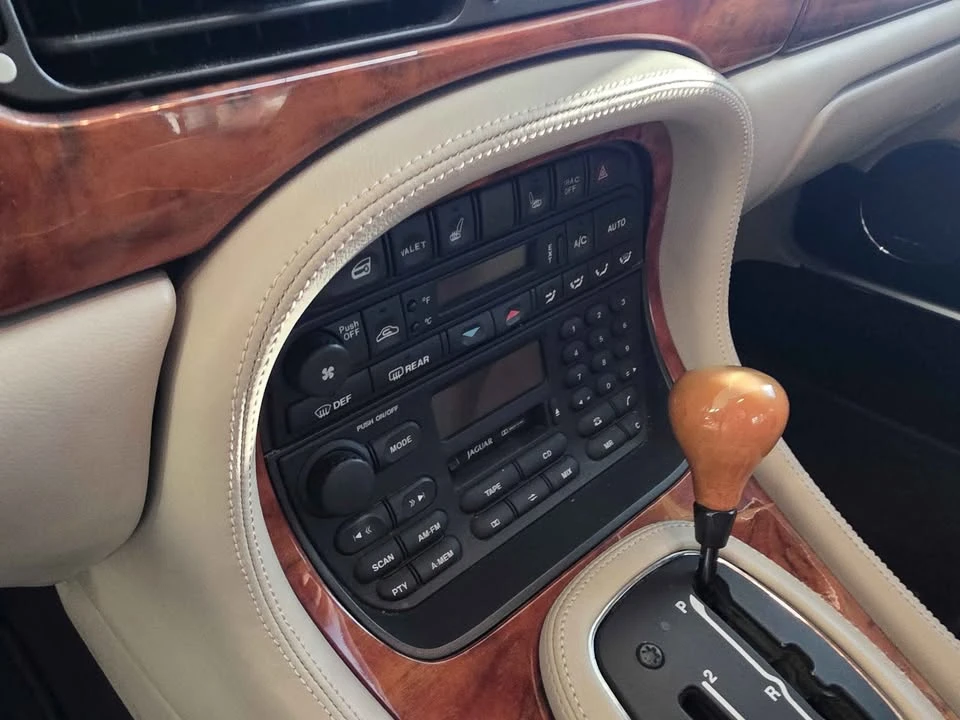 1999 Jaguar X308 XJR - Image 11 of 14