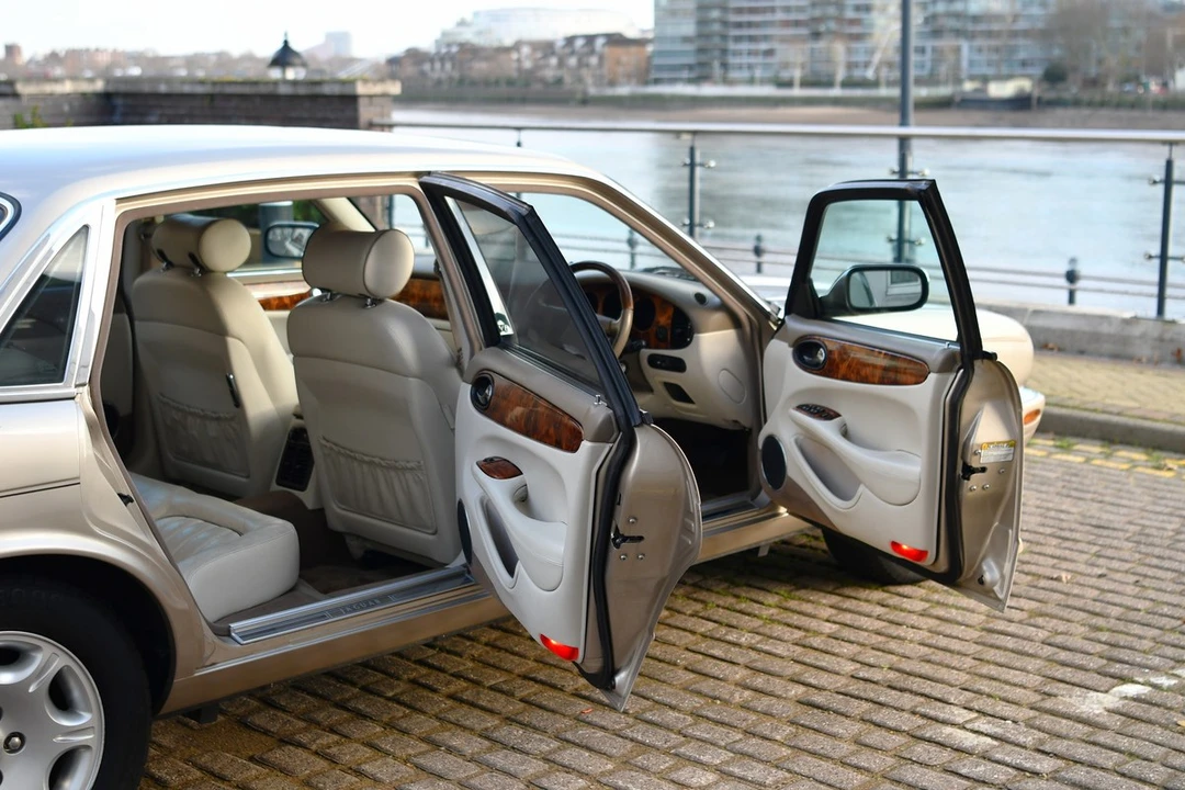 1999 Jaguar X308 XJ - Image 28 of 30