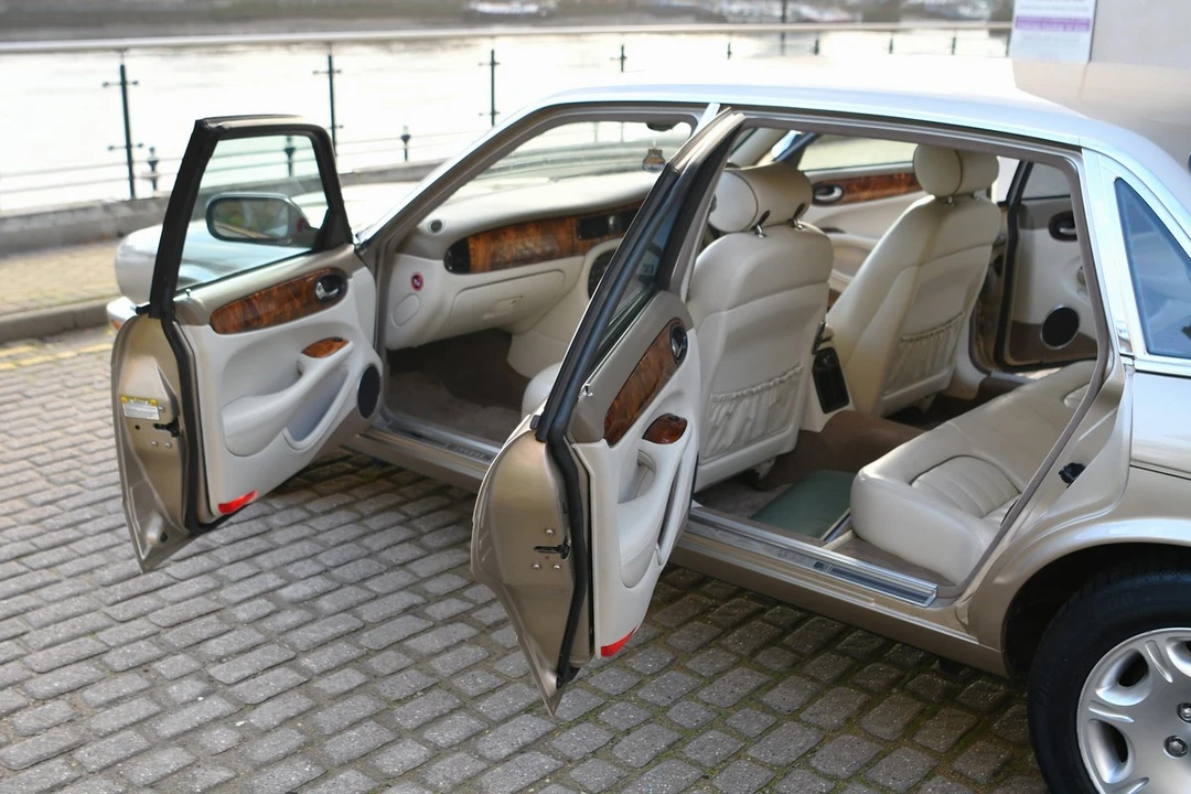1999 Jaguar X308 XJ - Image 29 of 30
