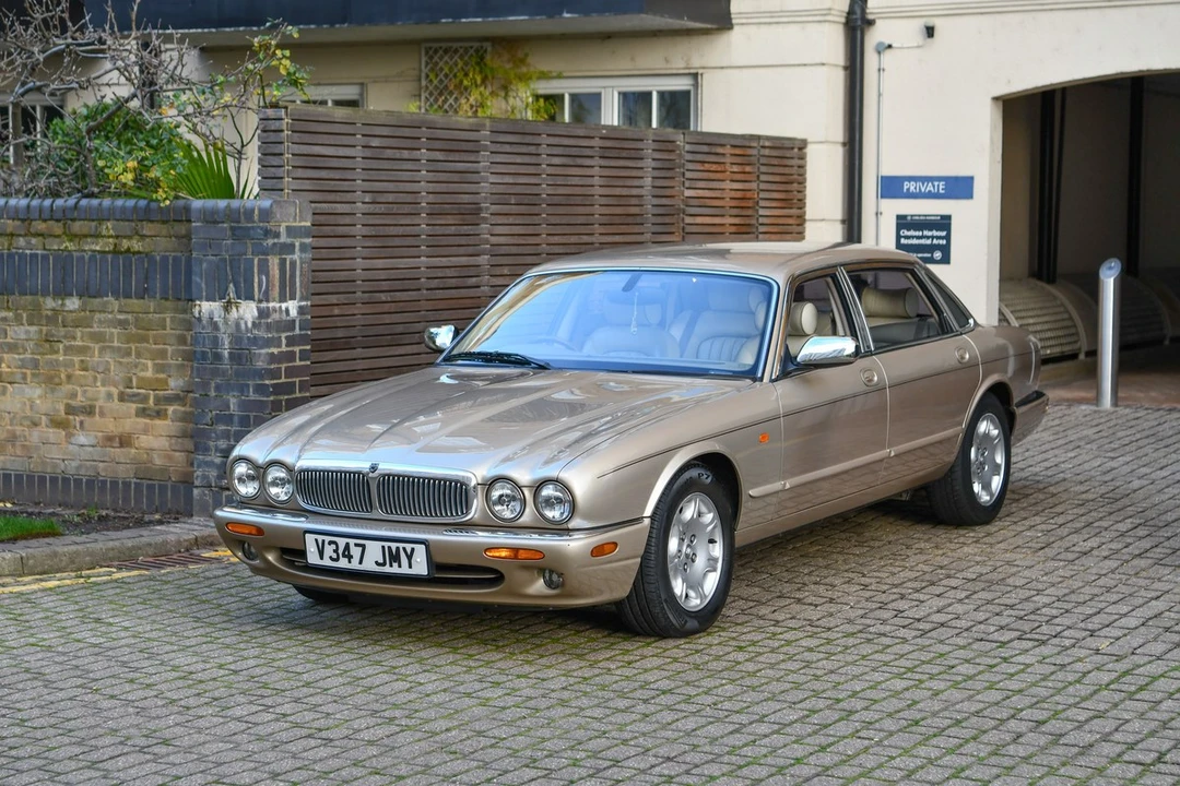 1999 Jaguar X308 XJ - Image 2 of 30