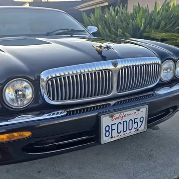 1999 Jaguar XJ Vanden Plas Sedan 4D