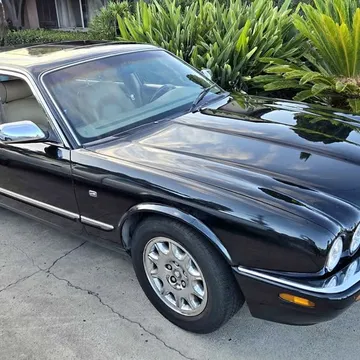 1999 Jaguar XJ Vanden Plas Sedan 4D
