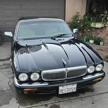 1999 Jaguar XJ Vanden Plas Sedan 4D