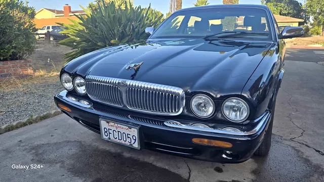 1999 Jaguar XJ Vanden Plas Sedan 4D