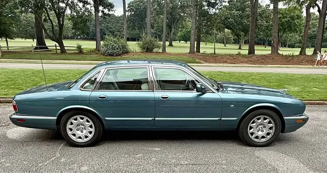 1999 Jaguar XJ XJ Sedan 4D