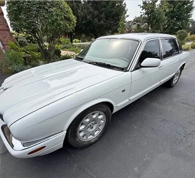 1999 Jaguar XJ XJ Sedan 4D
