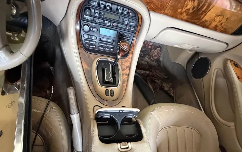 1999 Jaguar X308 XJ - Image 6 of 10