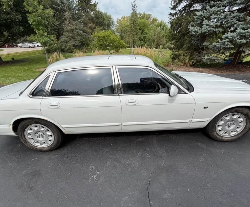 1999 Jaguar X308 XJ - Image 4 of 10