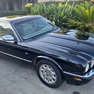 1999 Jaguar XJ Vanden Plas Sedan 4D