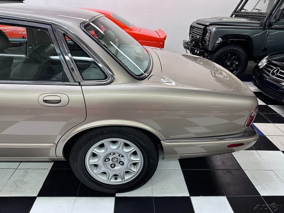 1999 Jaguar X308 XJ - Image 15 of 21