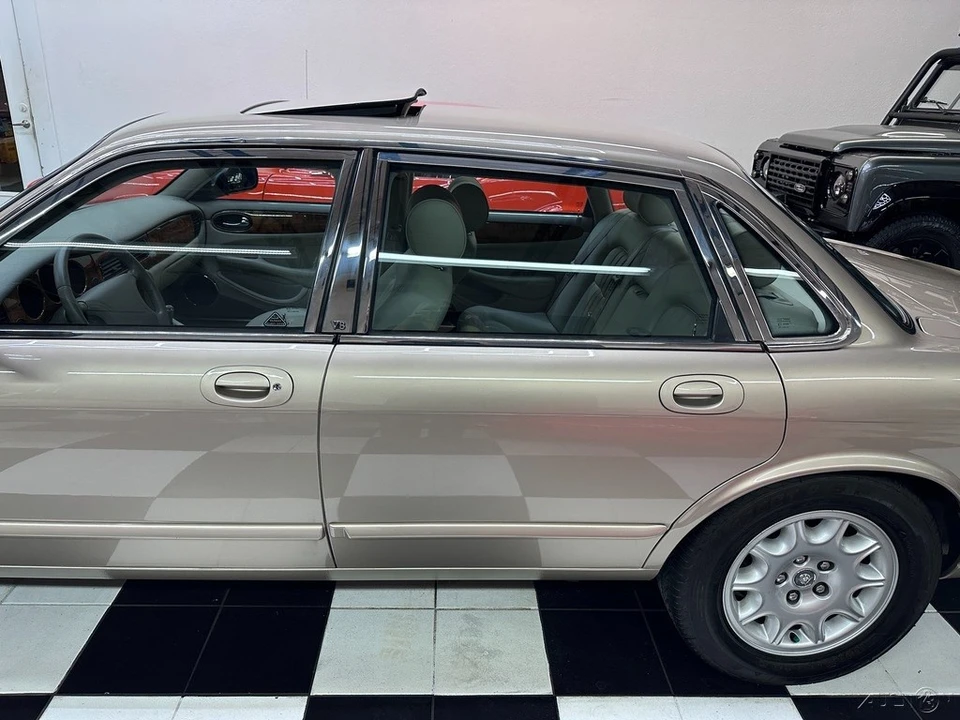 1999 Jaguar X308 XJ - Image 13 of 21