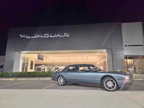 1999 Jaguar XJ XJ8 L Sedan 4D