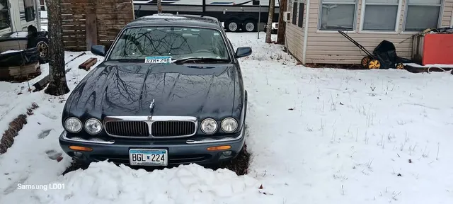 1999 Jaguar XJ XJ8 L Sedan 4D