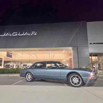1999 Jaguar XJ XJ8 L Sedan 4D