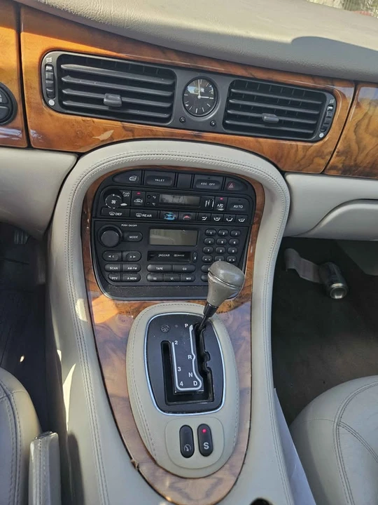 1999 Jaguar X308 XJ - Image 10 of 12