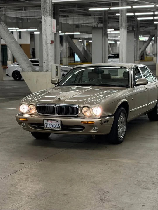 1999 Jaguar - Image 2 of 12