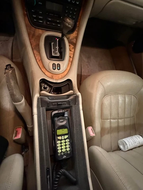 1999 Jaguar - Image 8 of 12