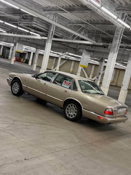 1999 Jaguar - Image 3 of 12