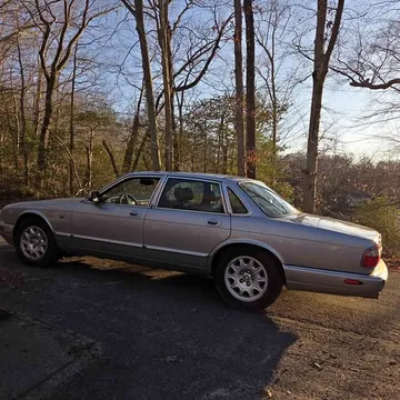 1999 Jaguar XJ8 Sedan
