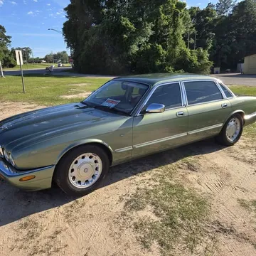 1999 Jaguar XJ8 Vanden Plas Sedan 4D