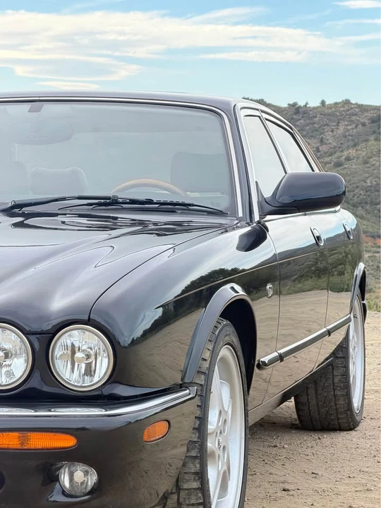1999 Jaguar X308 XJR - Image 3 of 13