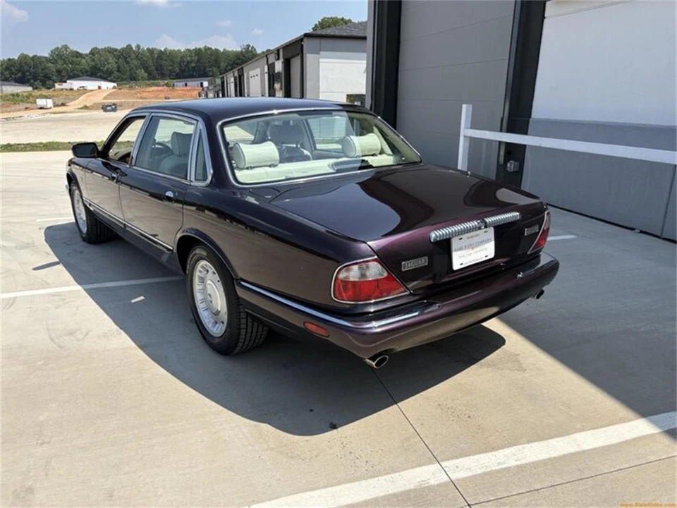 1999 Jaguar X308 XJ - Image 3 of 31