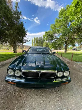 1999 Jaguar XJ8 Sedan