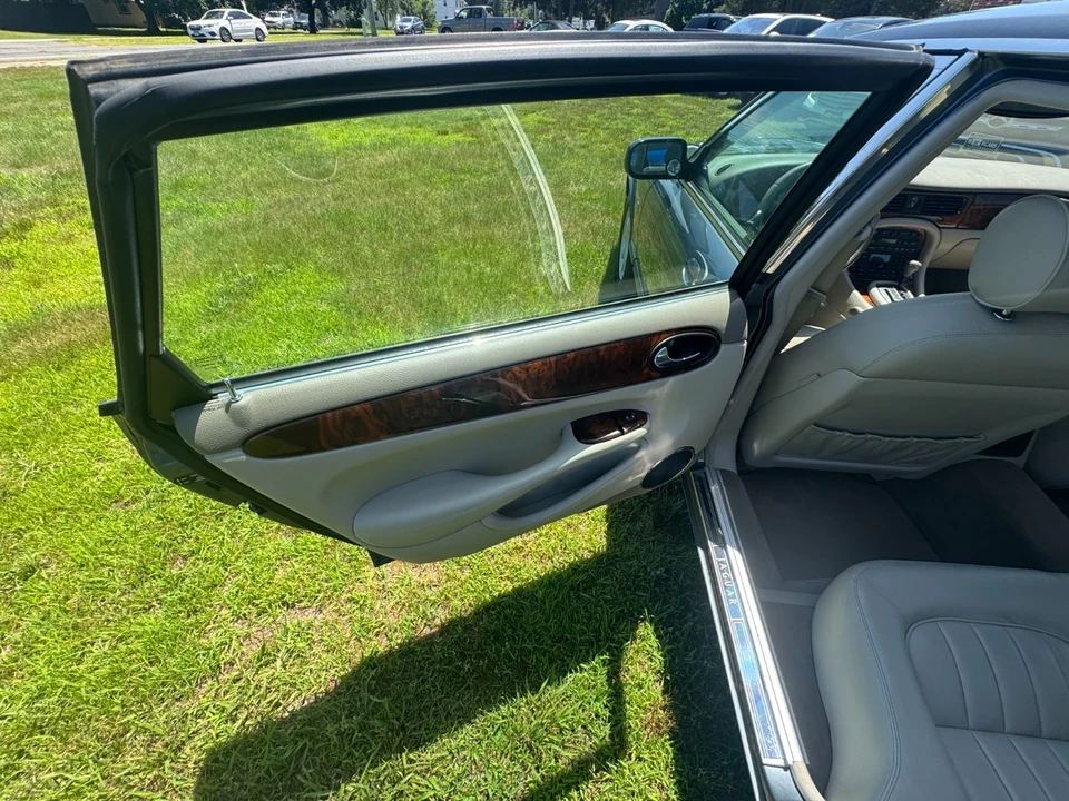 1999 Jaguar X308 XJ - Image 17 of 21