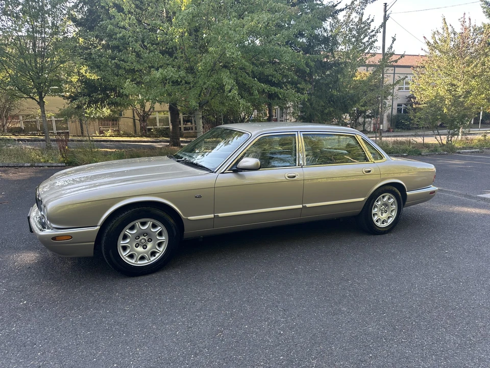 1999 Jaguar X308 XJ - Image 10 of 31