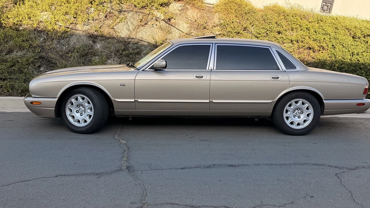 1999 Jaguar X308 XJ - Image 9 of 14