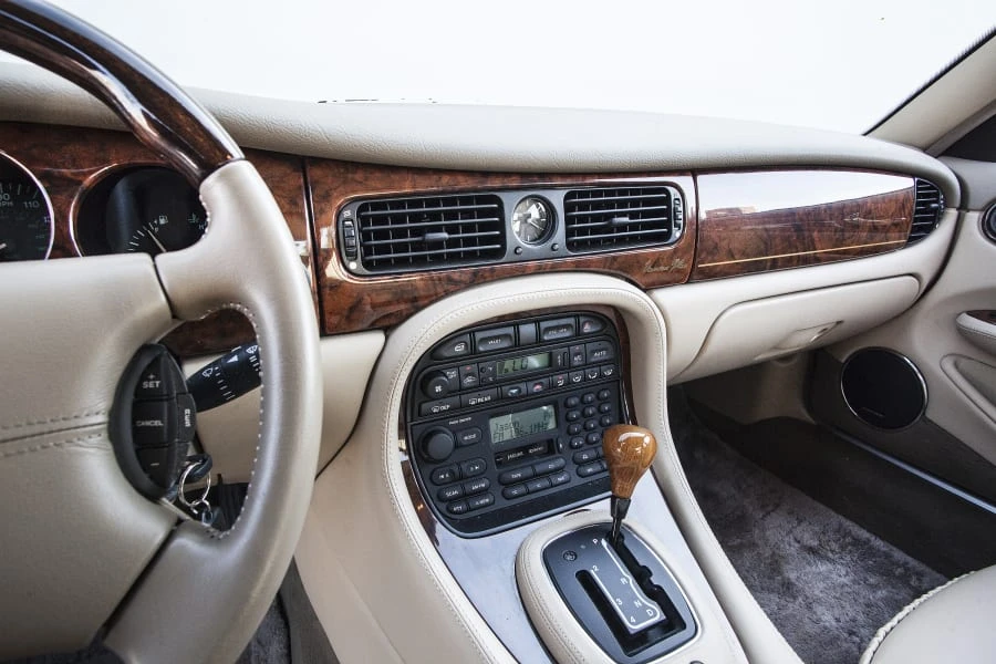 1999 Jaguar X308 XJ - Image 8 of 12