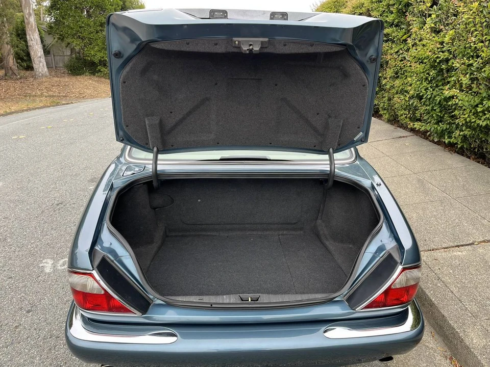 1999 Jaguar X308 XJ - Image 8 of 24