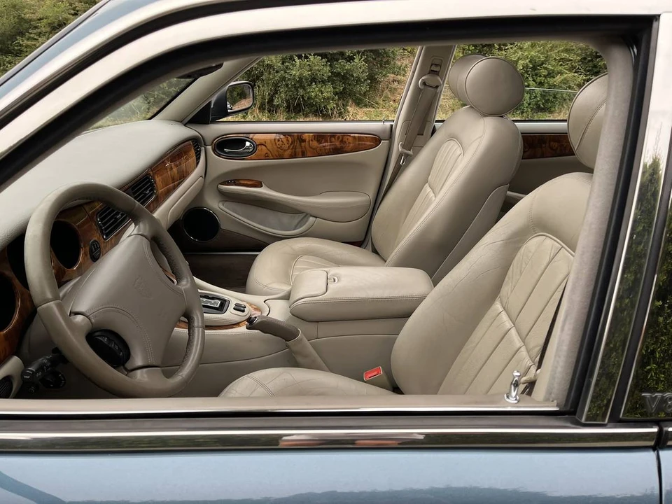 1999 Jaguar X308 XJ - Image 11 of 24