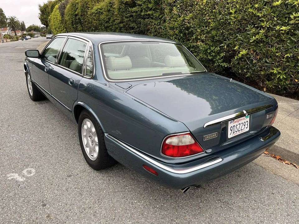 1999 Jaguar X308 XJ - Image 2 of 24