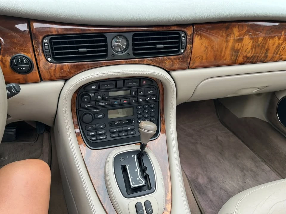 1999 Jaguar X308 XJ - Image 10 of 20