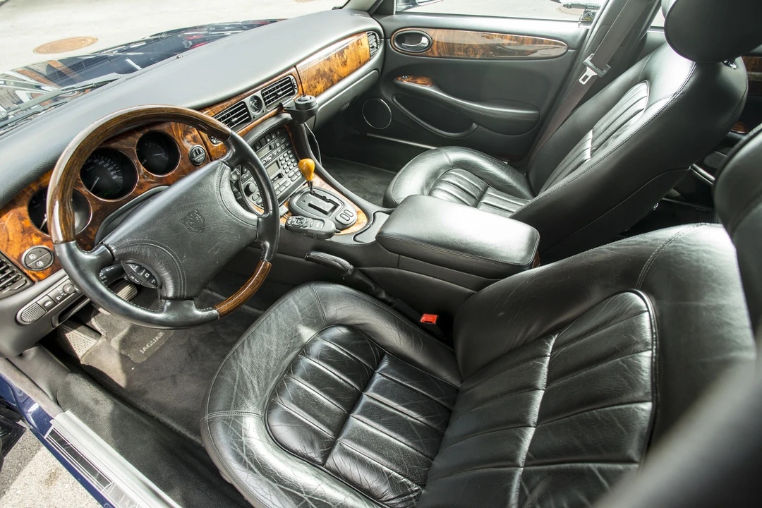 1999 Jaguar X308 XJ - Image 3 of 4