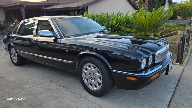 1999 Jaguar XJ8 Vanden Plas