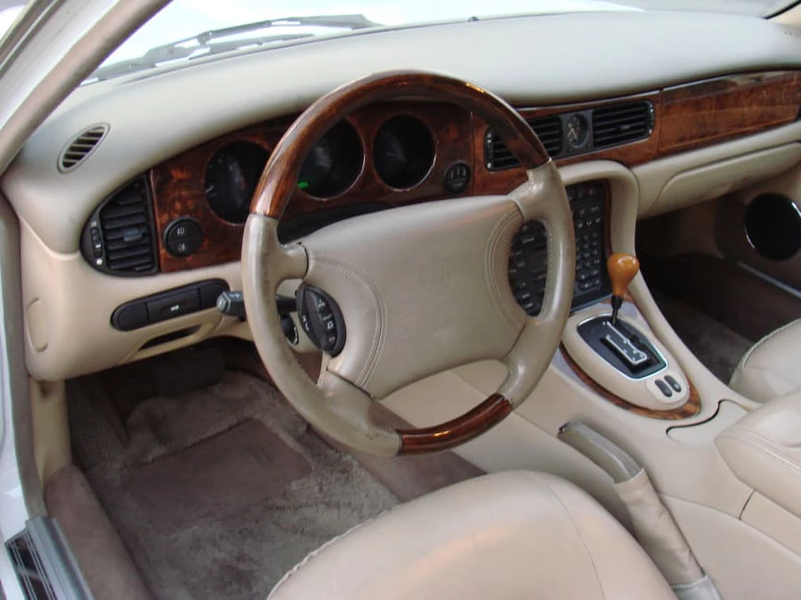 1999 Jaguar X308 XJ - Image 3 of 10